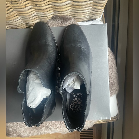 Vince Camuto black booties Size 7W/37.5. NWOT Perfect condition - Picture 4 of 9